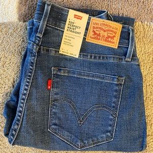 Levi’s 525 perfect waist straight jeans size 6 medium W28 L32
